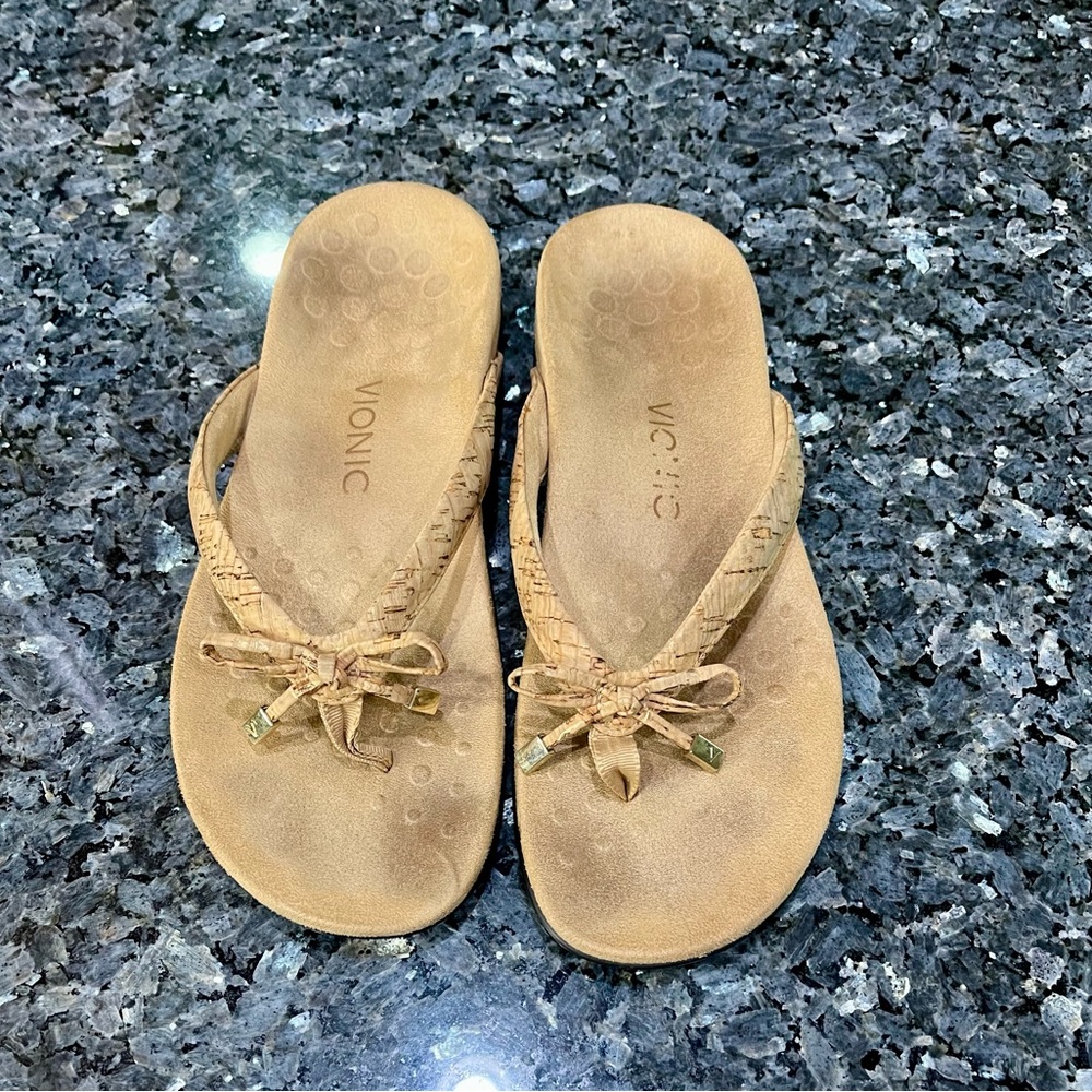 Vionic Bella Tan Cork Thong Sandals w/ Gold Hardware Size 10.5